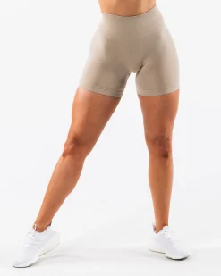 Online Amplify Contour Short 5