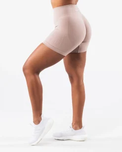 Online Amplify Contour Short 5