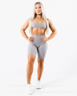 Clearance Aura Short 9" Women Shorts