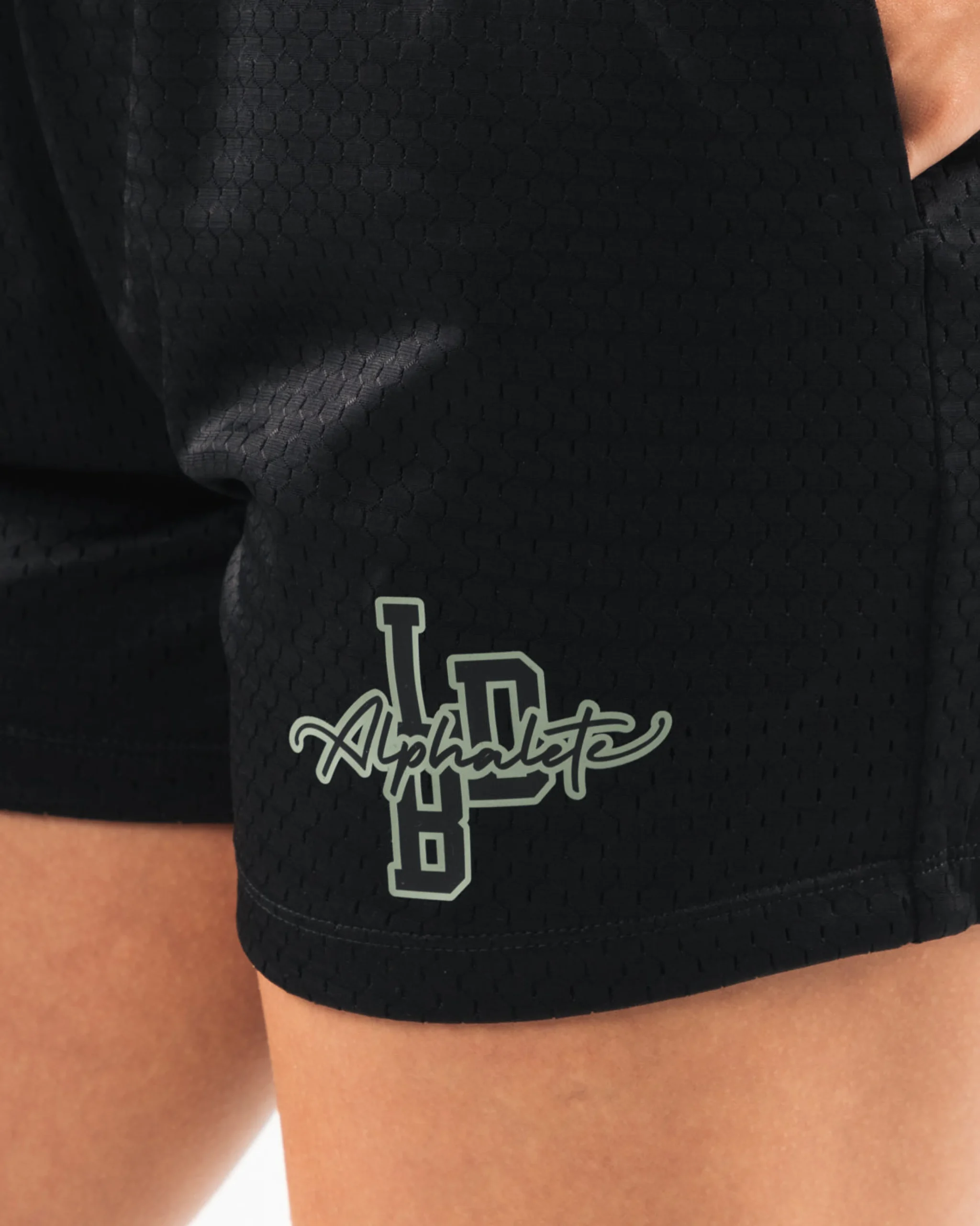 Sale Signature Mesh Short 4" Women Shorts