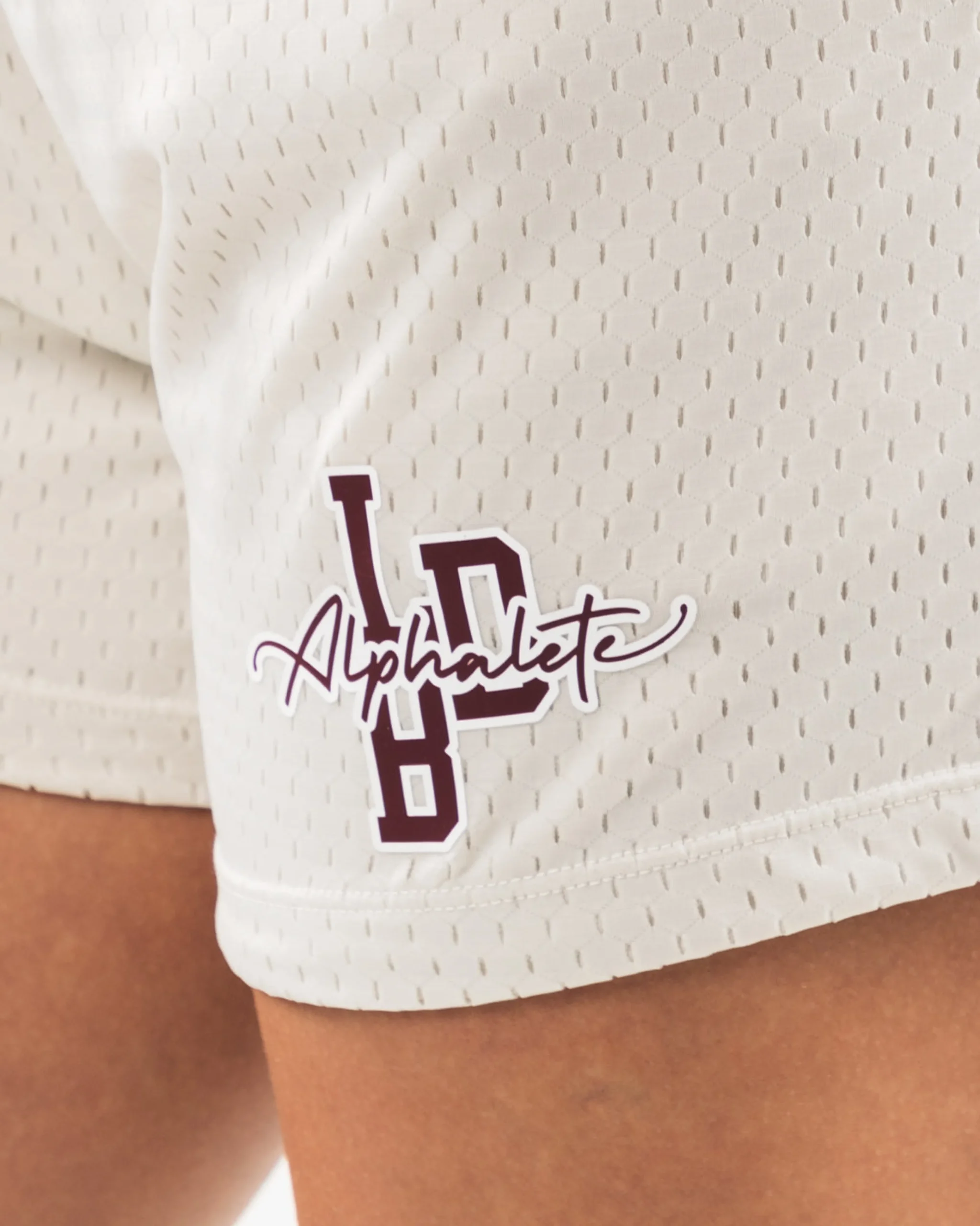 Outlet Signature Mesh Short 4" Women Shorts